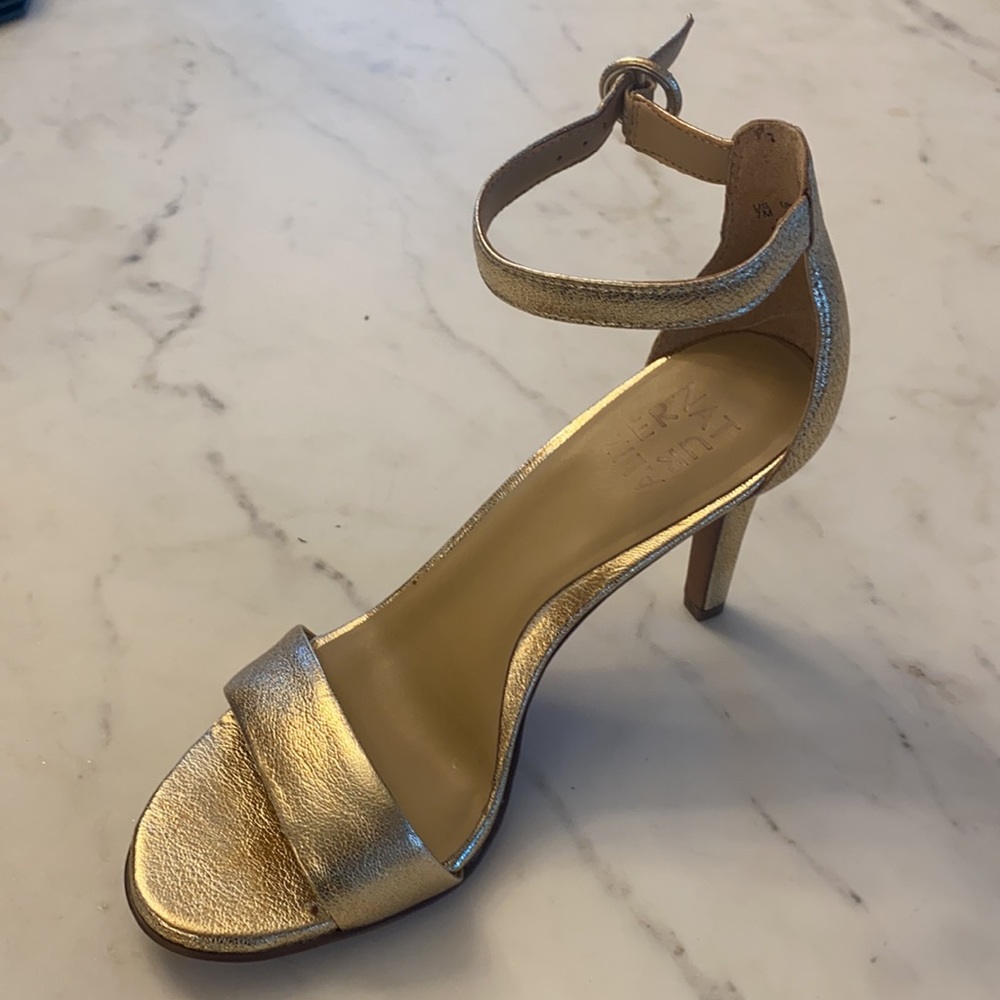 New in box metallic gold heeled sandal by Naturalizer, 7M